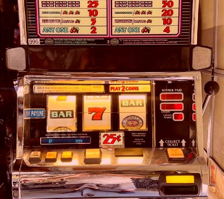 10 Action Diamond slot machine