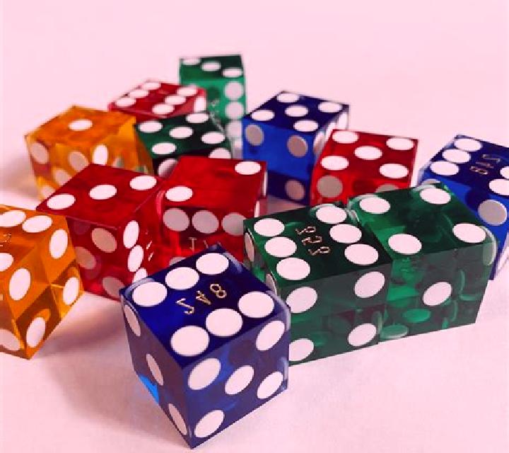 100 Dice slot game