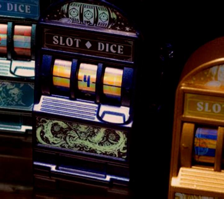 100 Dice slot machine