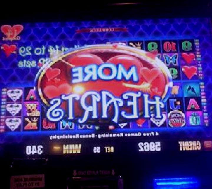 100 Hearts slot machine