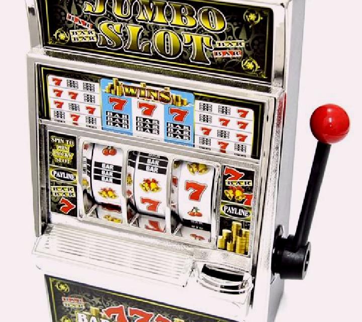 100 Joker Roll slot machine