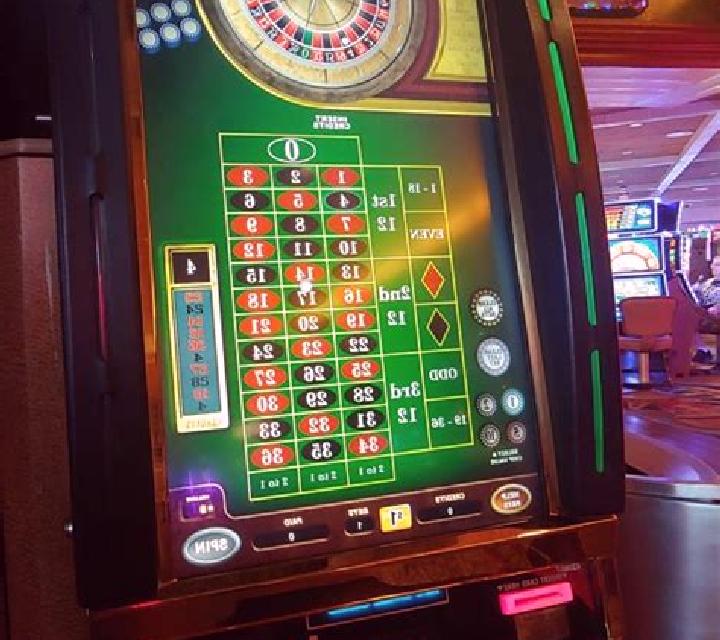 100/1 Roulette slot machine