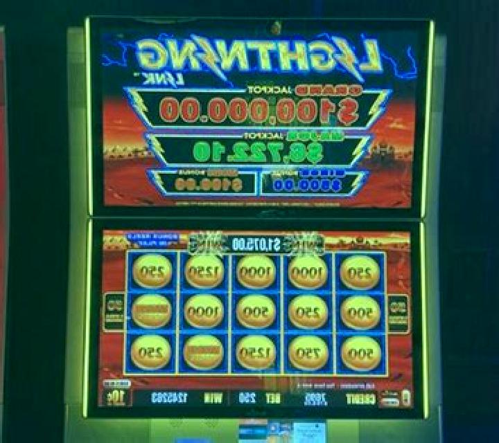 20 Hot Strike Dice Jackpot slot game