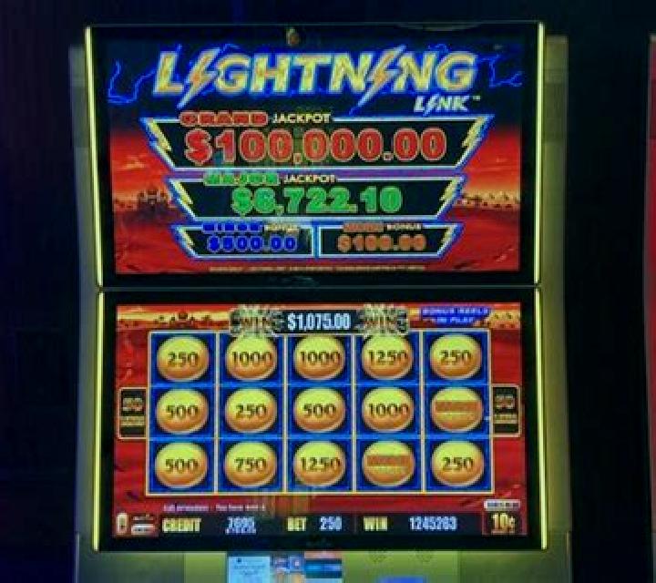 20 Hot Strike Jackpot slot game