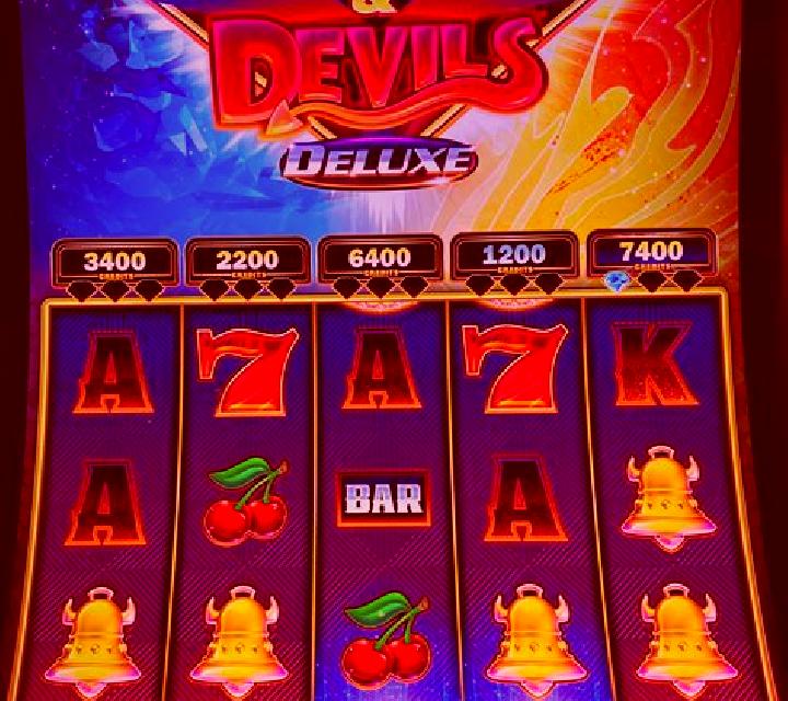 243 Diamonds slot machine