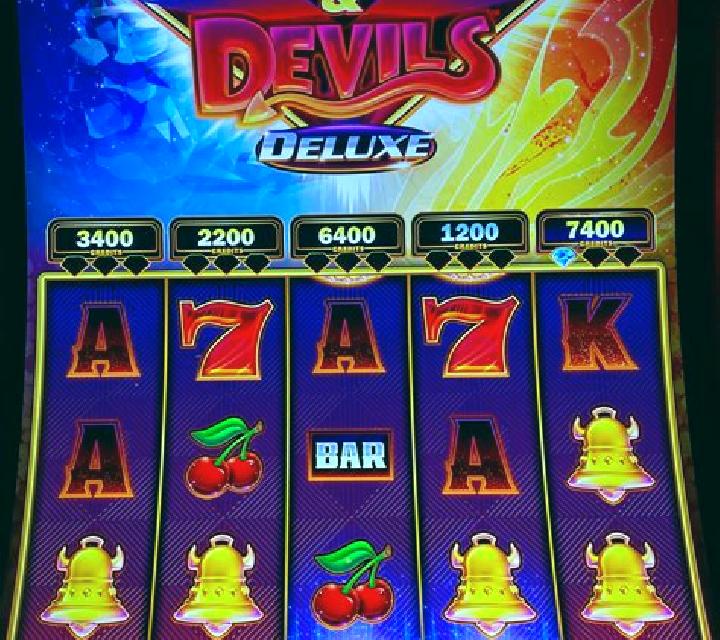 3 Energy Diamonds slot machine