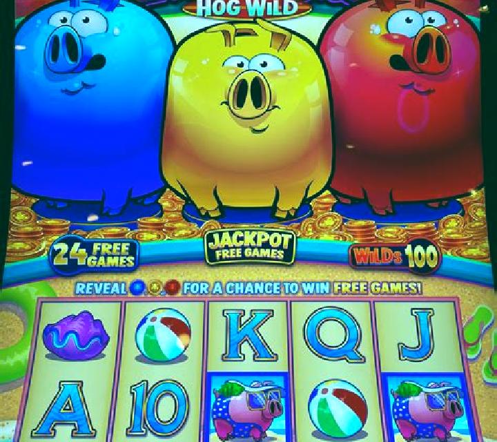 3 Pigs in Space slot machine