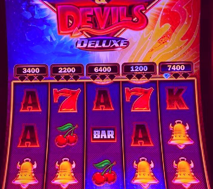 3 Supercharged Diamonds slot machine