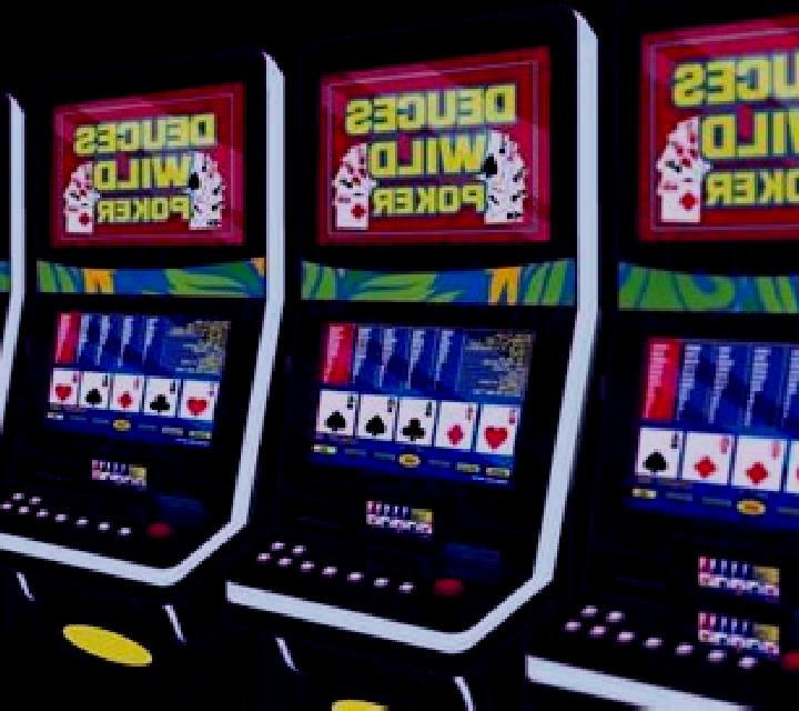 4-Line Deuces Wild (GameOS) online slot