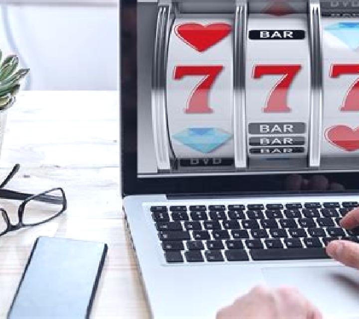 4-Line Face The Ace slot