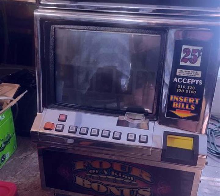 4 of a kind Bonus Poker (Amusnet) slot