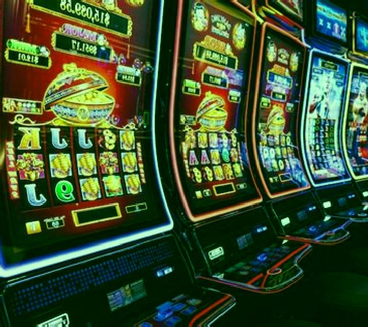 5 Handed Vegas Blackjack slot machine