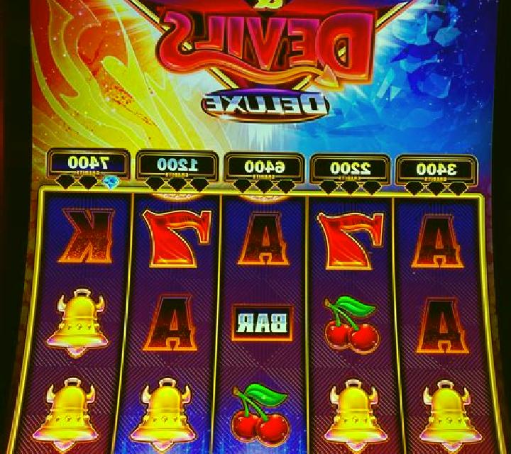 5 Heart Deluxe slot machine