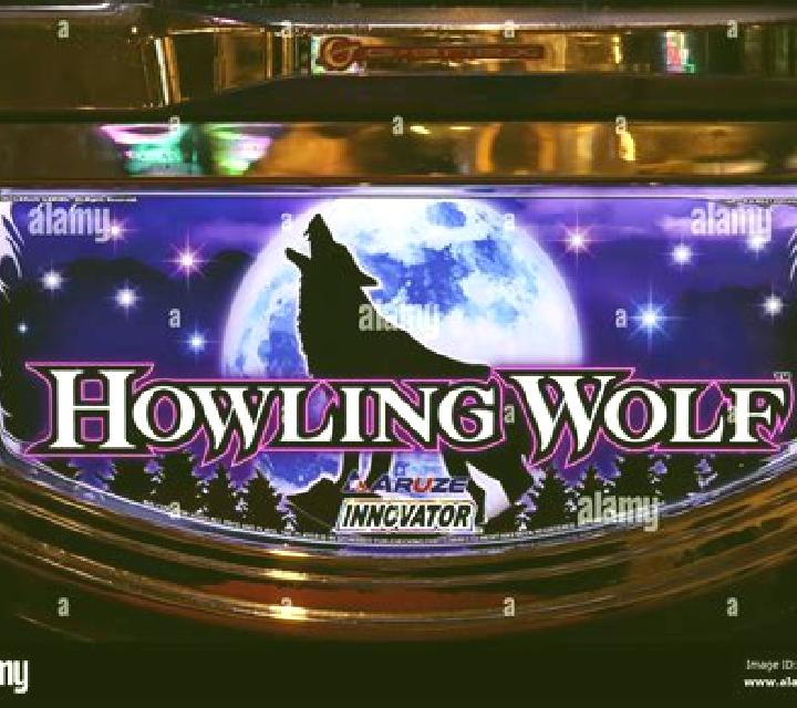 5 Moon Wolf slot machine