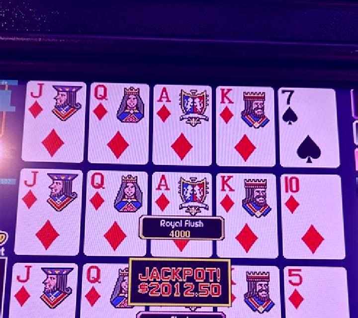 6 Card Poker (Novomatic) slot