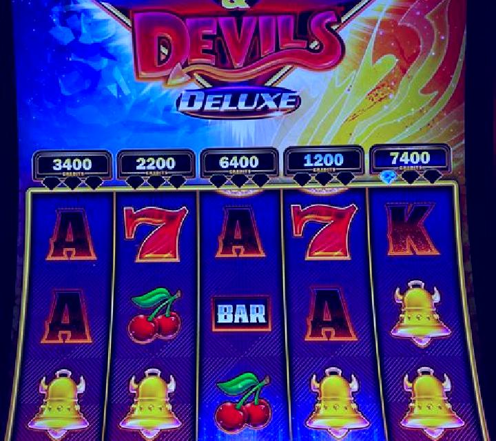 777 Devil s Deal slot machine
