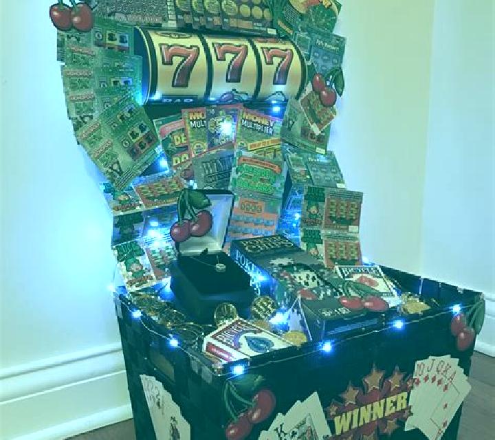81 Show Holiday Special slot machine