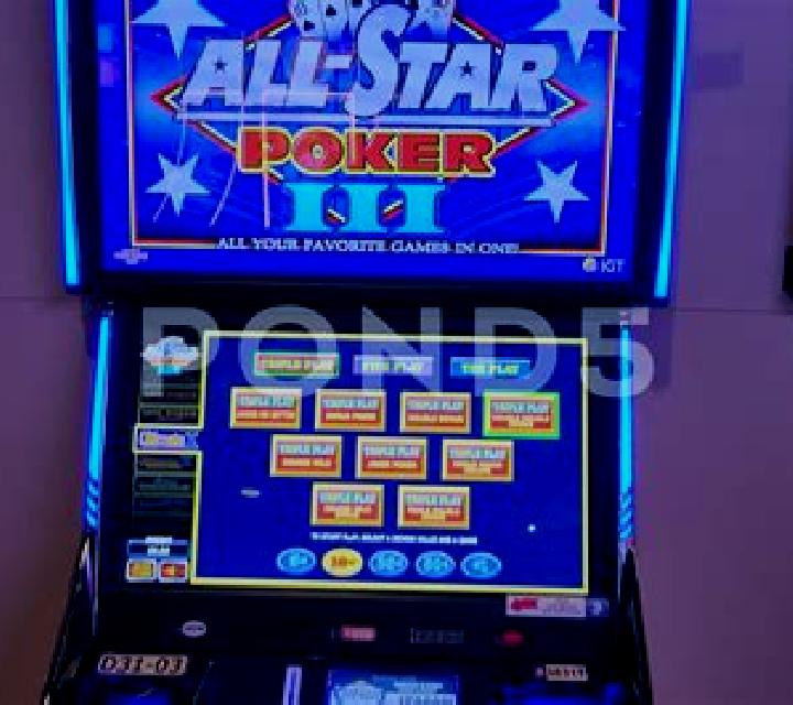 Aces and Faces 4 Hand Poker slot machine