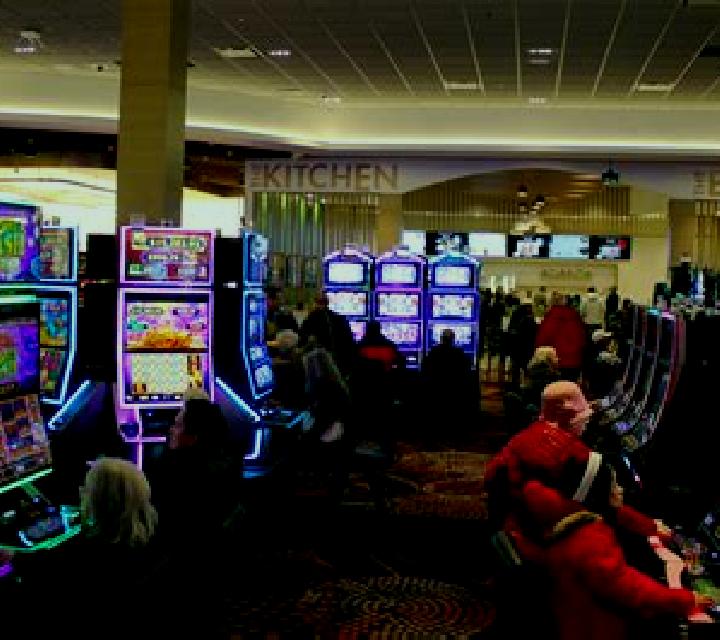 Aces & Eights (Habanero) slot machine