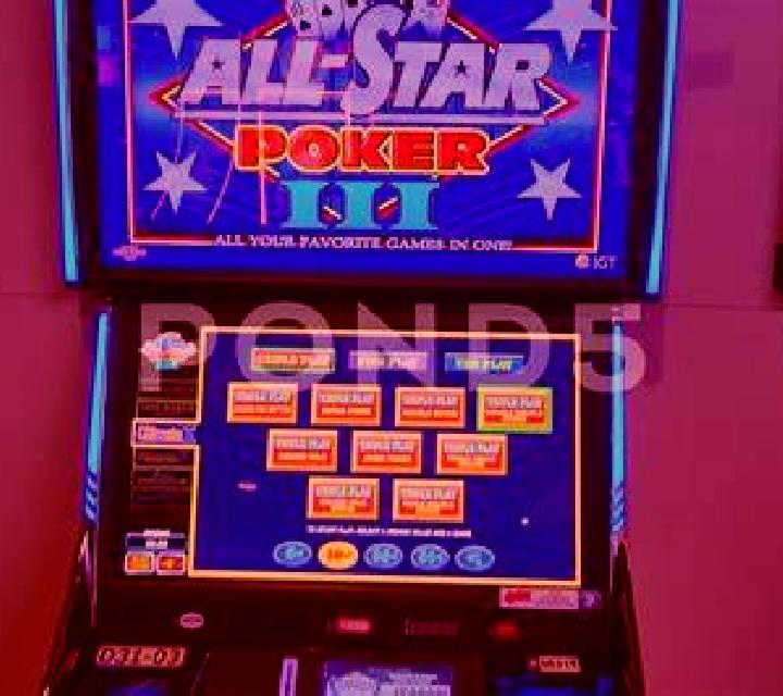Aces & Faces Mega Poker slot machine