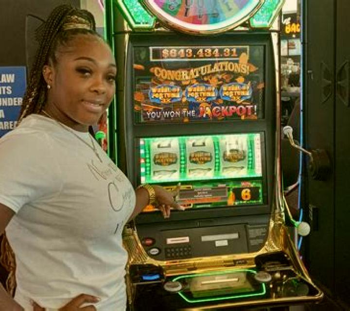 Acrobatics slot machine