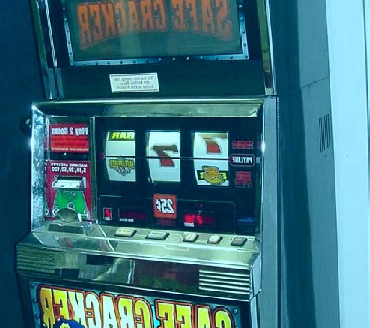 Action Bank Safe Cracker slot machine