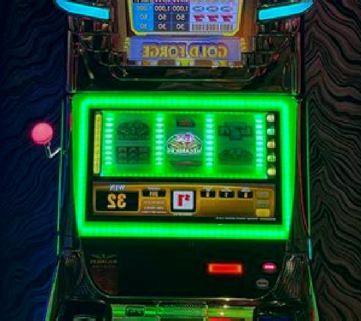 Along slot machine