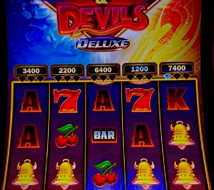 Angel and Devil slot machine