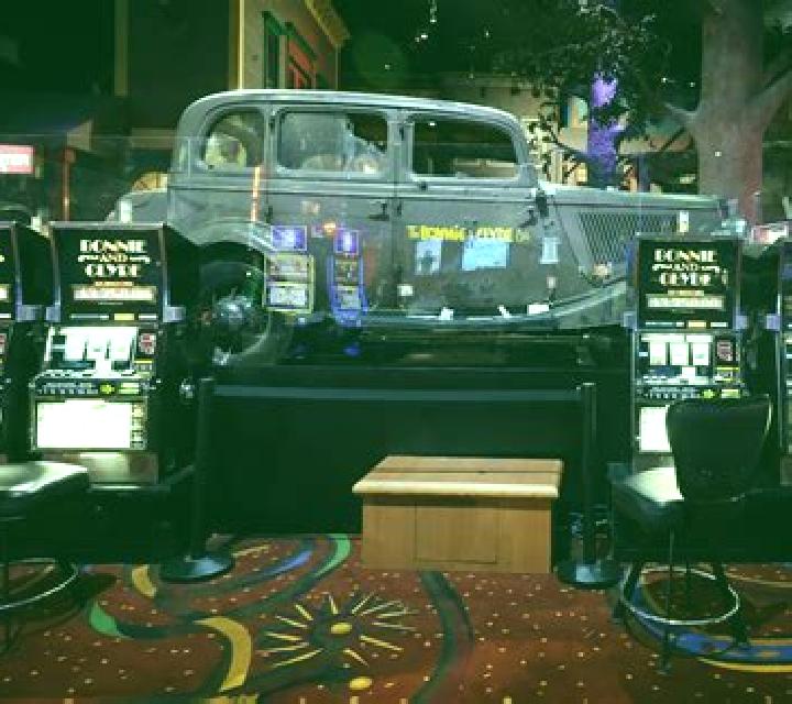 Art at the Museum slot machine