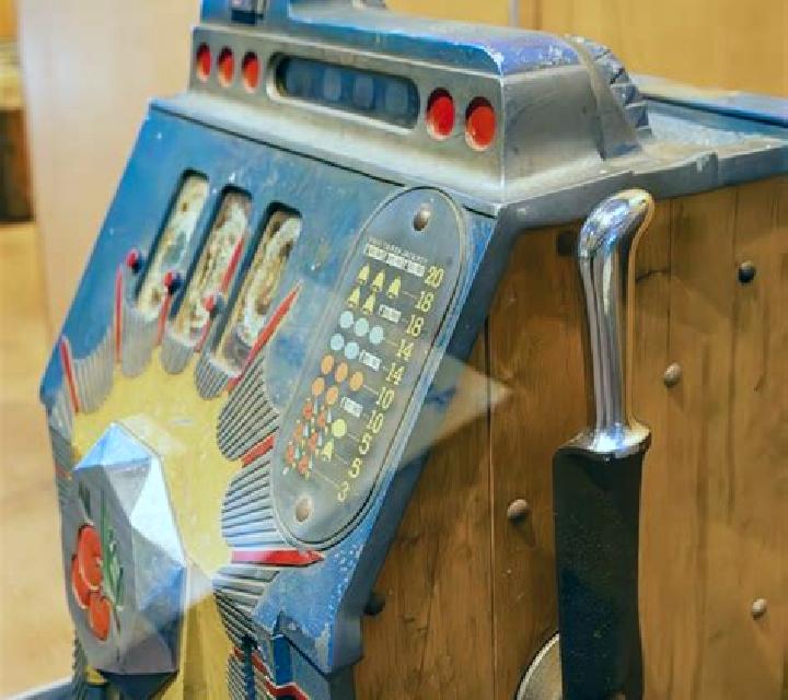 Atom slot machine
