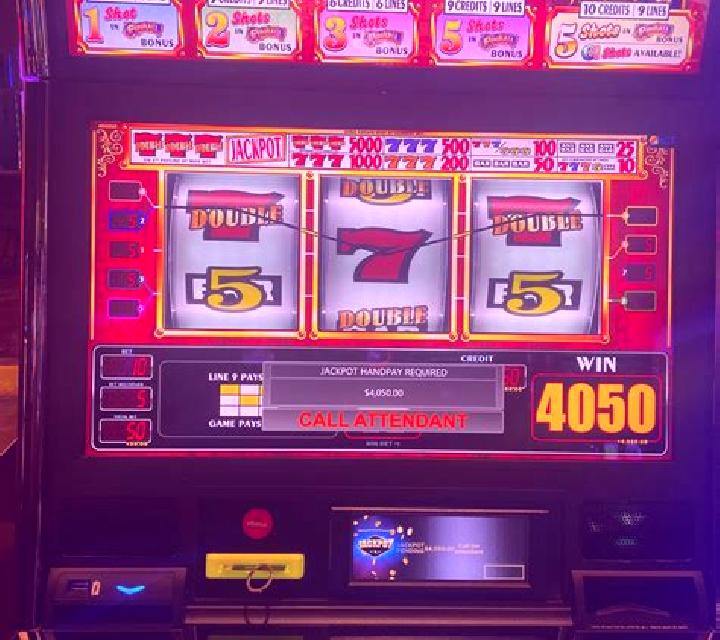 Baccarat Multiplayer slot machine