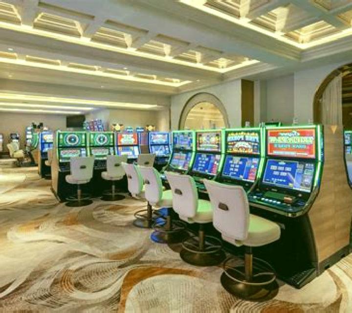Baccarat Professional Series High Limit slot game