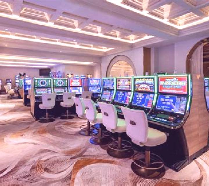 Baccarat Professional Series High Limit slot machine