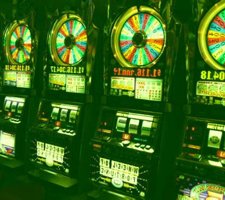 Baccarat Professional Series slot machine