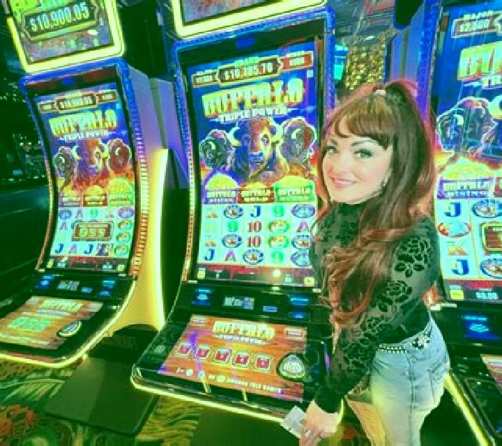 Bad Influencers slot machine