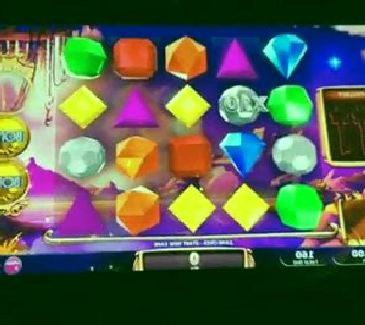 Bejeweled Hypercash slot machine