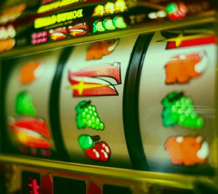 Bet On Poker Live slot machine