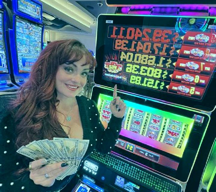 Big Hi-Lo slot machine
