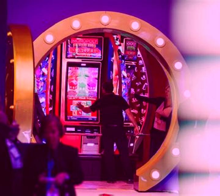 Big Red (Aristocrat) slot machine