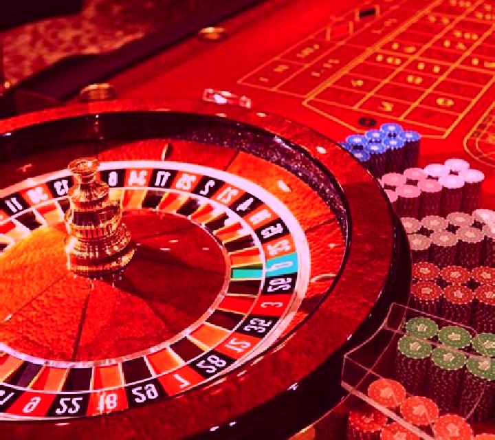 Big Small Casino Royale slot game