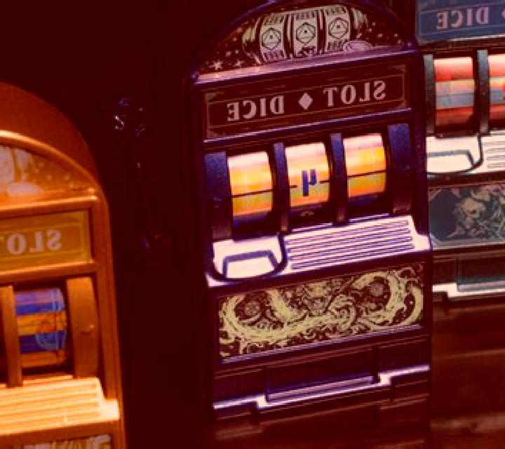 Bikini Dice slot machine