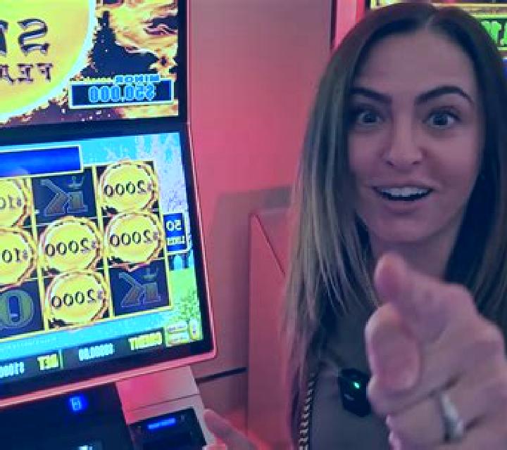 Bikini Lady slot machine