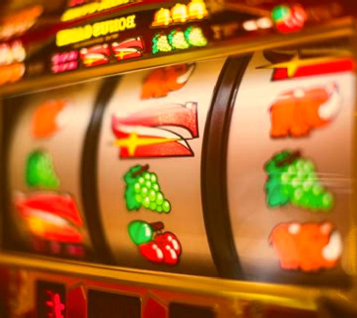 Bikini Queens Live slot machine