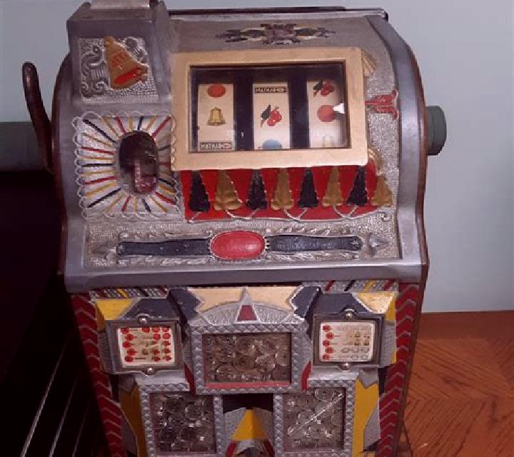 Bird Jewelled slot machine