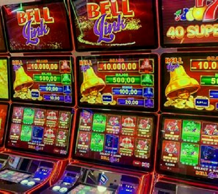 Black Diamond Bell Link slot game