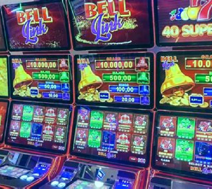 Black Lounge Bell Link slot machine