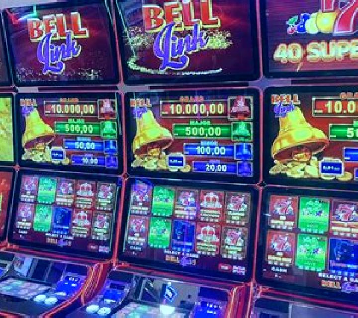 Black Seven Bell Link online slot