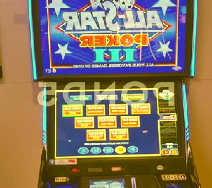 Blackjack Royal Poker slot machine