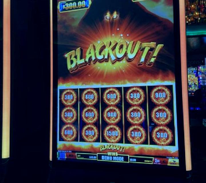 Blackout Deluxe online slot