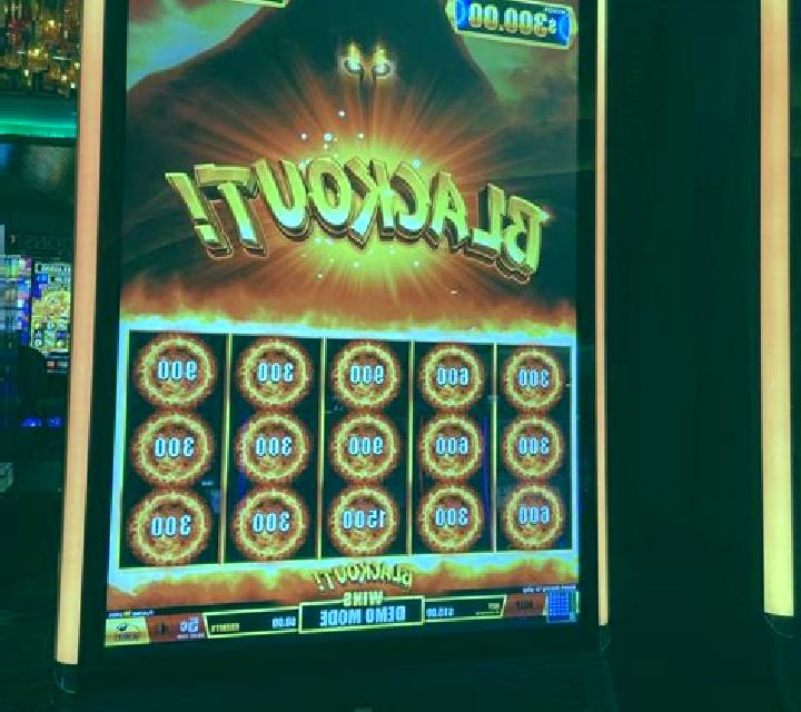 Blackout Deluxe slot game